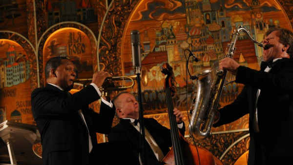 Wynton and Igor Butman receiving The American-Russian Cultural Cooperation Foundation’s Award