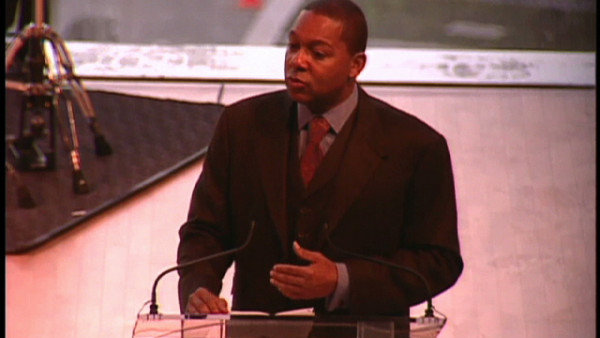 Wynton speaking at 2005 International Achievement Summit