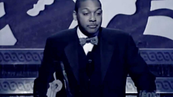 Wynton Marsalis receives Essence Award 1998 from Ed Bradley
